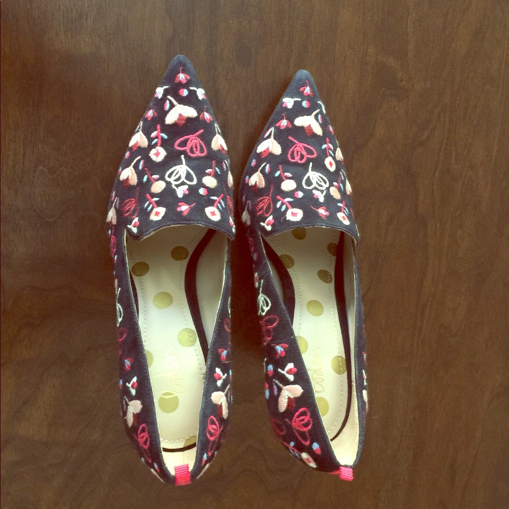 Boden embroidered suede pumps